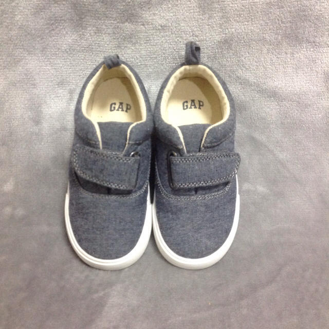 babyGAP(ベビーギャップ)のキッズスニーカー キッズ/ベビー/マタニティのキッズ靴/シューズ(15cm~)(スニーカー)の商品写真