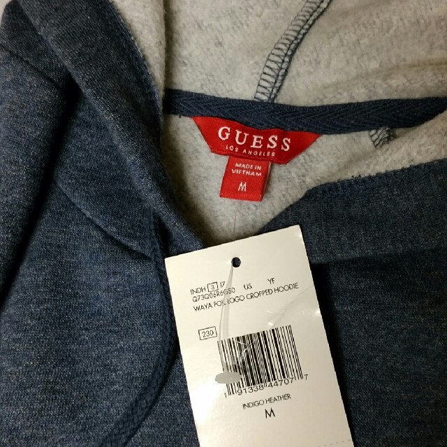 GUESS(ゲス)のGUESS  ロゴ入り　スウェット　ショート丈　レディース レディースのトップス(トレーナー/スウェット)の商品写真