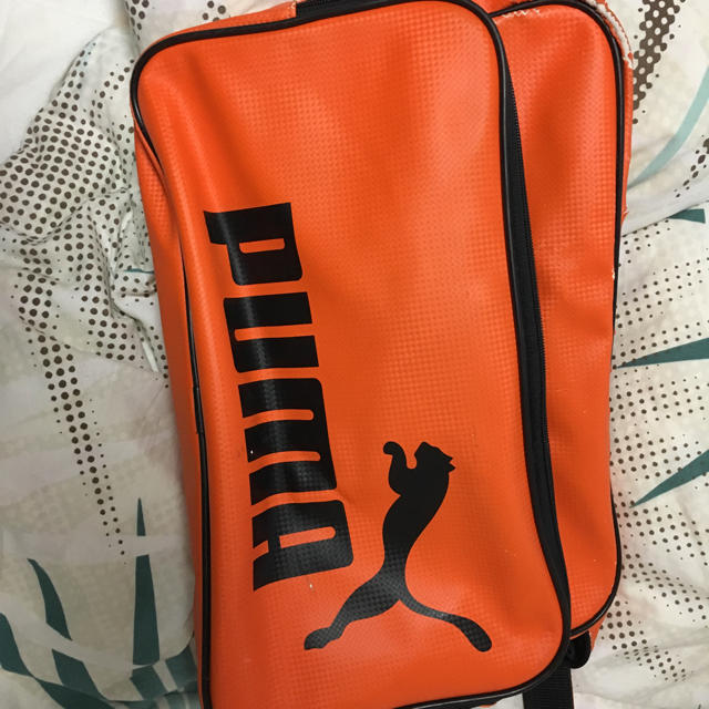 PUMA(プーマ)のプーマ エナメルバック レディースのバッグ(ショルダーバッグ)の商品写真