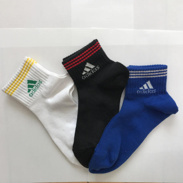 adidas(アディダス)のadidas 靴下6足組 キッズ/ベビー/マタニティのこども用ファッション小物(靴下/タイツ)の商品写真