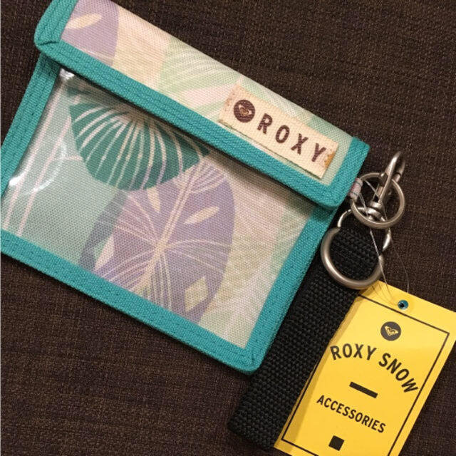 Roxy(ロキシー)の☆専用☆ROXY☆新品☆スノボー&スキー小物☆チケットホルダー☆ スポーツ/アウトドアのスノーボード(その他)の商品写真