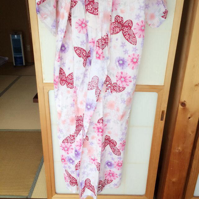 浴衣 姫系 ラメ 蝶 ピンク 白 紫 花 レディースの水着/浴衣(浴衣)の商品写真