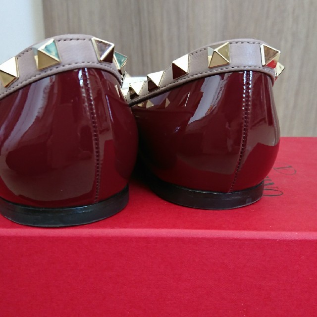 valentino garavani(ヴァレンティノガラヴァーニ)の極美品バレンチノ ヴァレンティノ スタッズ パンプス フラットシューズ  レディースの靴/シューズ(ハイヒール/パンプス)の商品写真