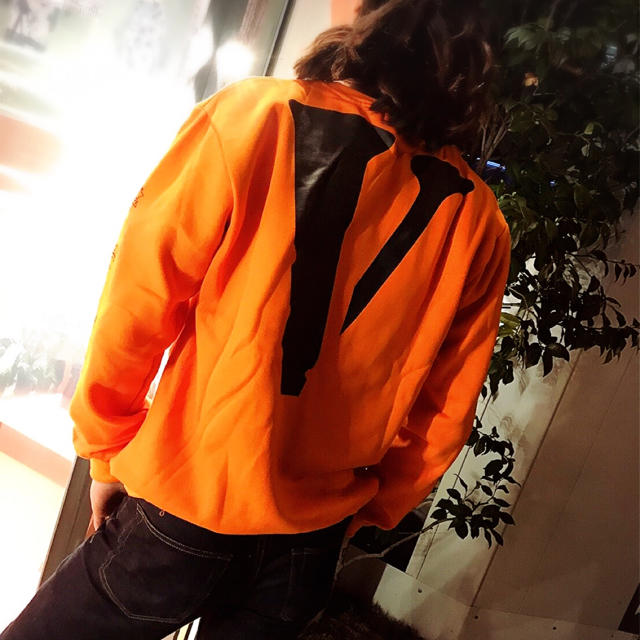 OFF-WHITE(オフホワイト)の送料込み3900円！！ Vlone×off white トレーナー スウェット メンズのトップス(スウェット)の商品写真