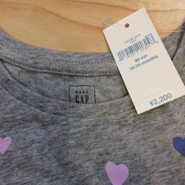 babyGAP(ベビーギャップ)の新品 美品 長袖Tシャツ 90センチ キッズ/ベビー/マタニティのキッズ服女の子用(90cm~)(Tシャツ/カットソー)の商品写真