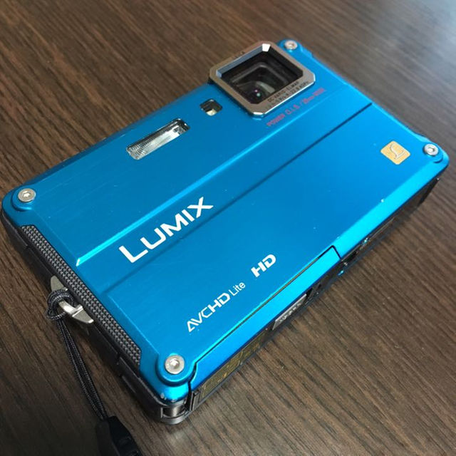 Panasonic(パナソニック)のエスケる様専用中古 パナソニック LUMIX FT2 ブルー DMC-FT2 スマホ/家電/カメラのカメラ(その他)の商品写真