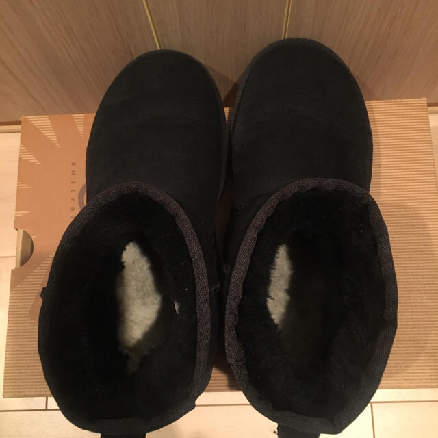 UGG(アグ)のUGG ムートンブーツ クラシックミニ ブラック 6 レディースの靴/シューズ(ブーツ)の商品写真