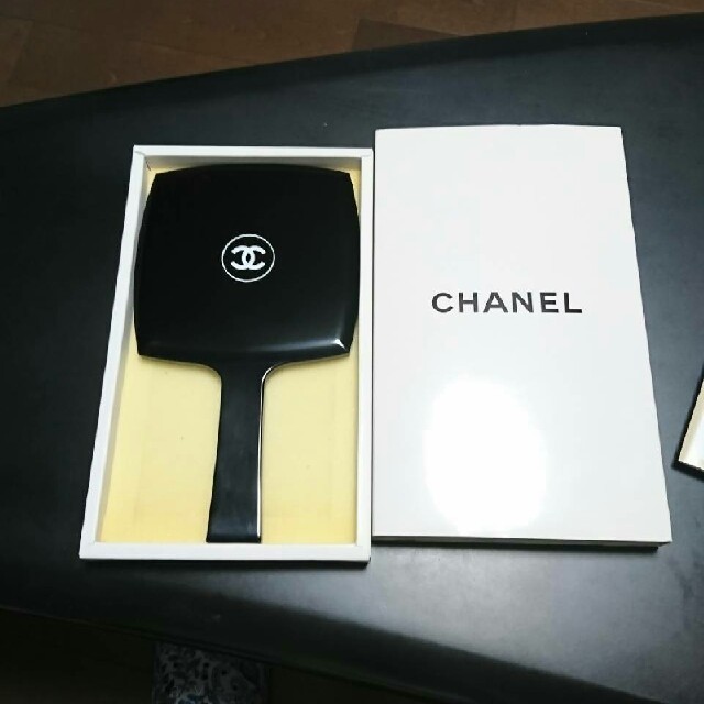 CHANEL(シャネル)のCHANEL シャネル 手鏡 ミラー レディースのファッション小物(ミラー)の商品写真