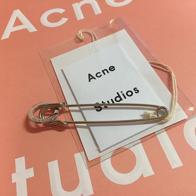 ACNE(アクネ)の【新品タグ付】ACNE STUDIOS ストールピン レディースのファッション小物(ストール/パシュミナ)の商品写真