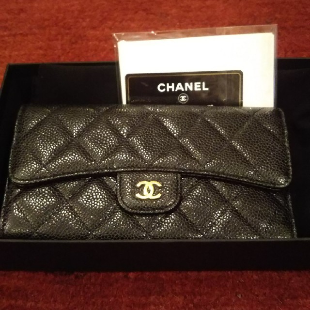 レディース未使用 CHANEL キャビアスキン 長財布