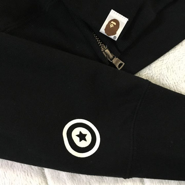 A BATHING APE(アベイシングエイプ)のAMERICAN SHARK FULL ZIP HOODIE メンズのトップス(パーカー)の商品写真