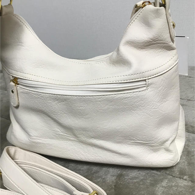 新品タグ付き☆ホワイト ミニショルダーバッグ レディースのバッグ(ショルダーバッグ)の商品写真