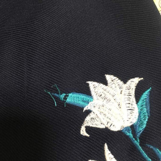 AZUL×しまむら   ネイビー 刺繍タイトスカート レディースのスカート(ひざ丈スカート)の商品写真