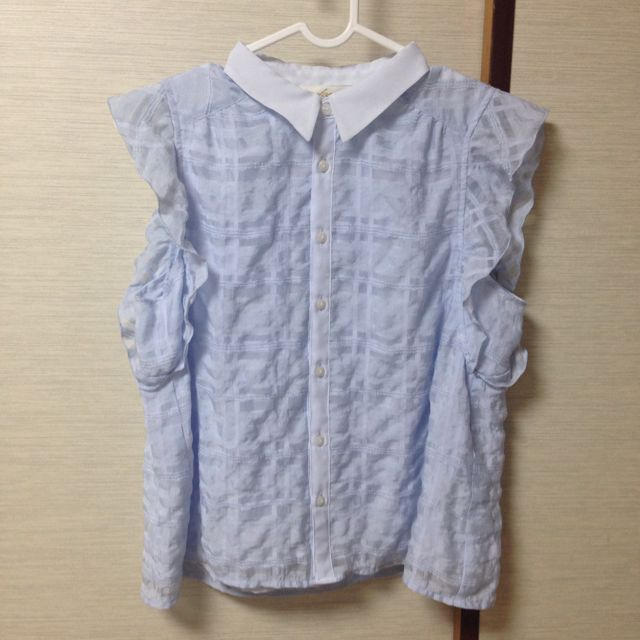 w closet(ダブルクローゼット)の袖フリルブラウス レディースのトップス(シャツ/ブラウス(半袖/袖なし))の商品写真