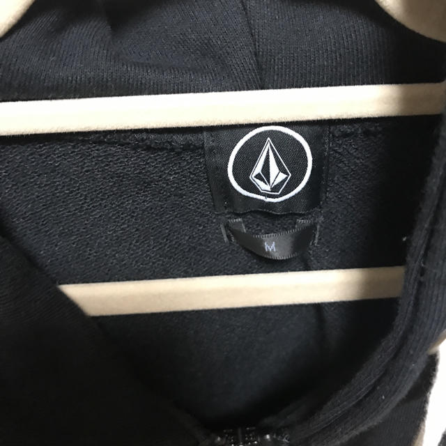 volcom(ボルコム)のVolcom 黒 パーカー レディースのトップス(パーカー)の商品写真