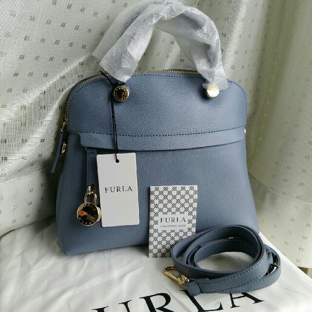 Furla(フルラ)のFURLA　フルラ　パイパー　Sサイズ　希少　ブルーグレー　新品未使用　正規品 レディースのバッグ(ハンドバッグ)の商品写真