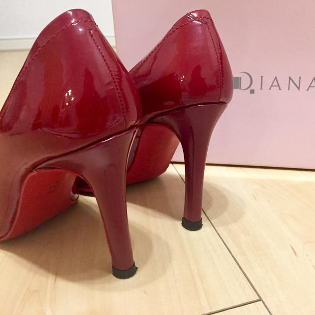 DIANA(ダイアナ)のDIANA エナメルパンプス プレーン 赤 22.0 22cm POOLSIDE レディースの靴/シューズ(ハイヒール/パンプス)の商品写真