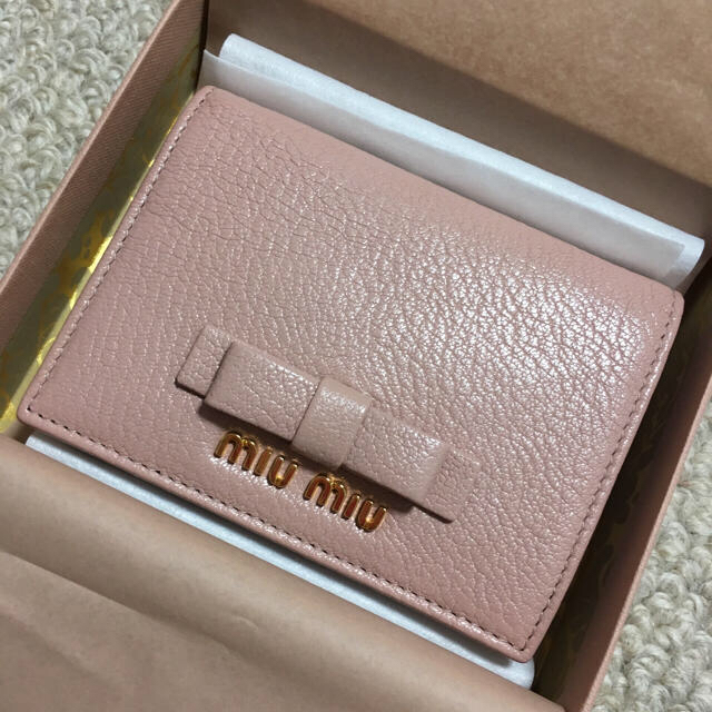 miumiu - 新品同様♡miumiu二つ折財布リボン付きミュウミュウ二つ折り