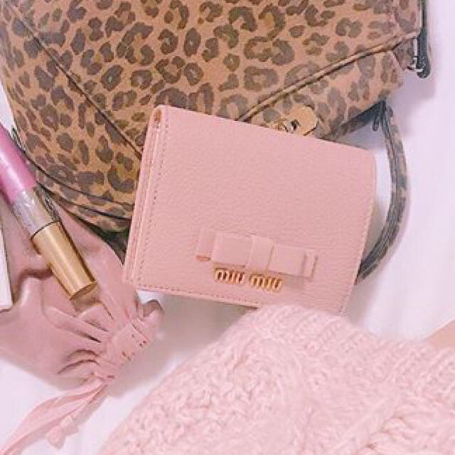 miumiu - 新品同様♡miumiu二つ折財布リボン付きミュウミュウ二つ折り