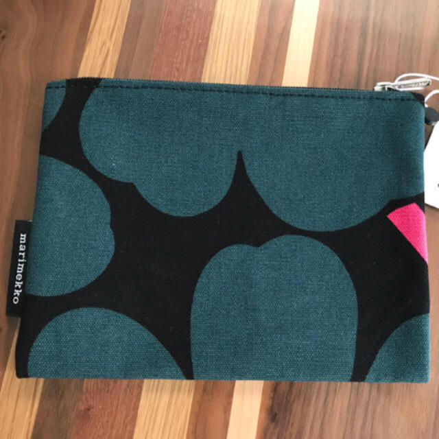 marimekko(マリメッコ)のお値下げ！ 新品 マリメッコ ウニッコ ファスナーポーチ レディースのファッション小物(ポーチ)の商品写真