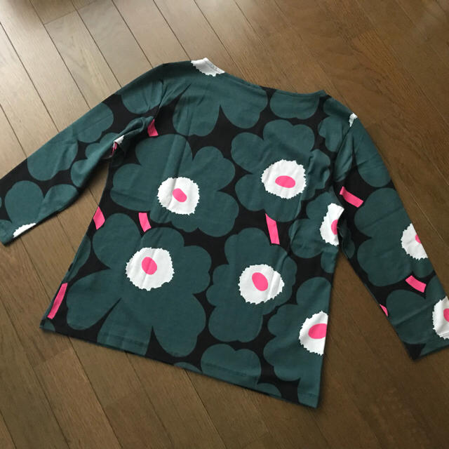 marimekko(マリメッコ)のお値下げ！ 新品 マリメッコ カットソー（S） ルックの正規品です！ レディースのトップス(カットソー(長袖/七分))の商品写真