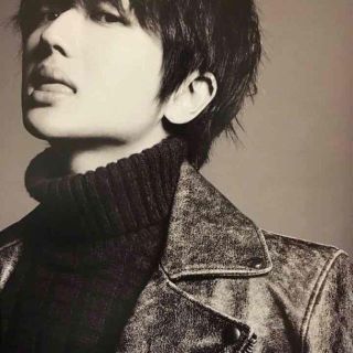 AAA Nissy 西島隆弘 着用 タートルニットの通販|ラクマ