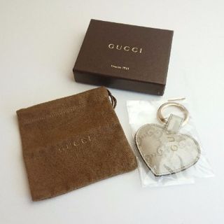 グッチ(Gucci)の【ちあき様用】GUCCI(グッチ)　キーリング（白）　チャーム　ハート型(その他)