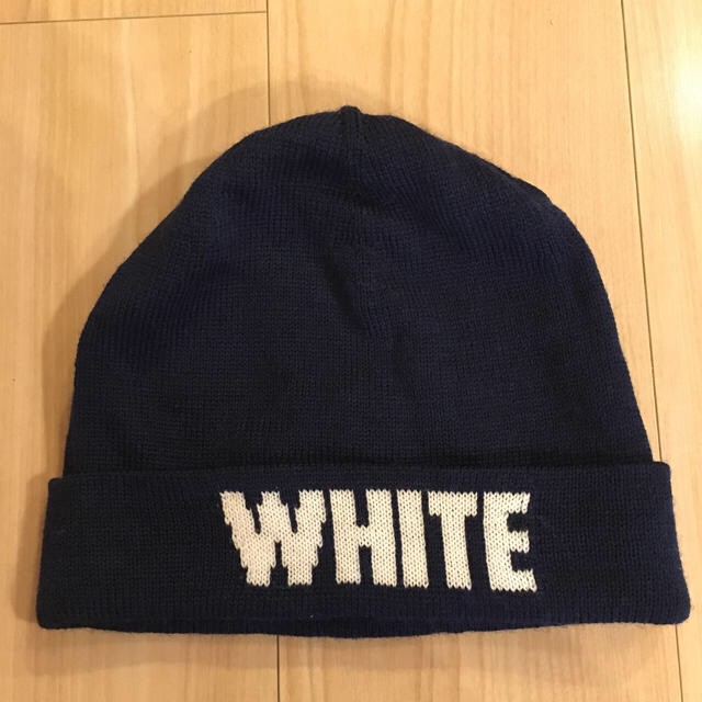 WHITE MOUNTAINEERING(ホワイトマウンテニアリング)のwhite mountaineering WHITEロゴ ニットキャップ 新品 メンズの帽子(ニット帽/ビーニー)の商品写真