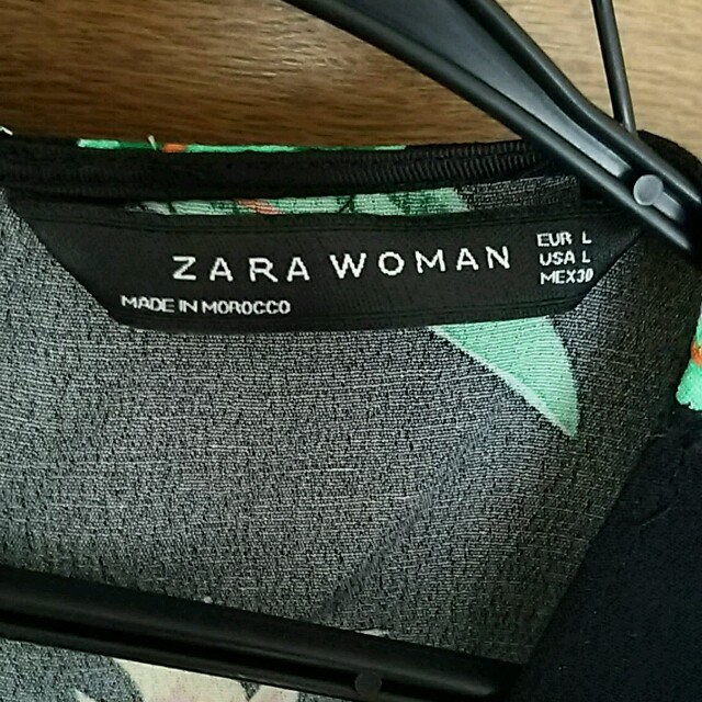 ZARA(ザラ)の週末大幅値下げ❤ZARA❤ノースリーブブラウス❤早い者勝ち❤カラフル レディースのトップス(シャツ/ブラウス(半袖/袖なし))の商品写真