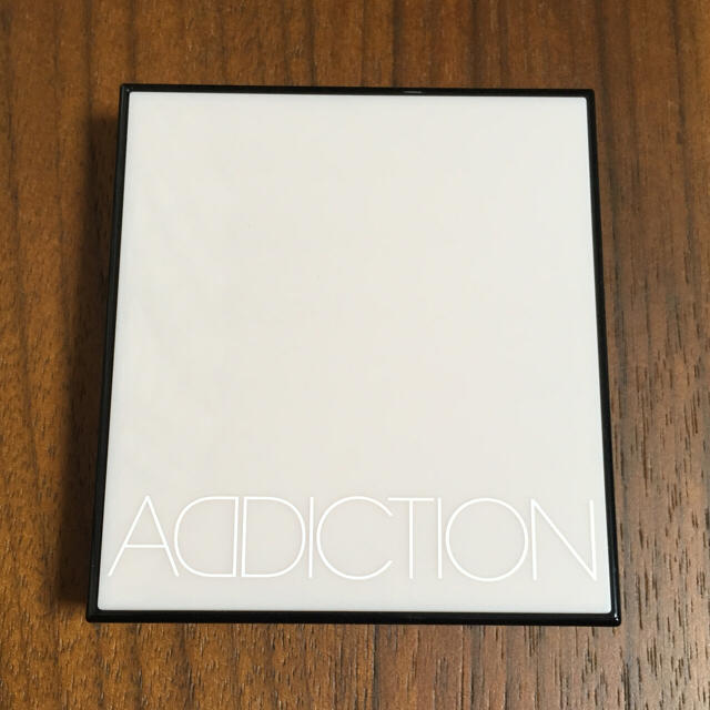 ADDICTION(アディクション)のおーじろー様専用☆ADDICTIONスパークリングヴェールパウダー コスメ/美容のベースメイク/化粧品(フェイスパウダー)の商品写真