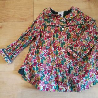 プチバトー(PETIT BATEAU)のプチバトー　花柄　シャツ　6M(シャツ/カットソー)