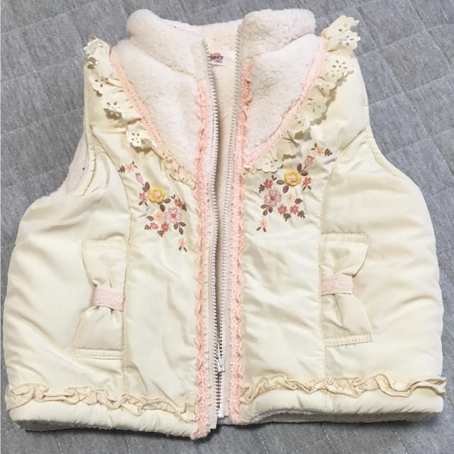 モコモコベスト 90 キッズ/ベビー/マタニティのキッズ服女の子用(90cm~)(ジャケット/上着)の商品写真