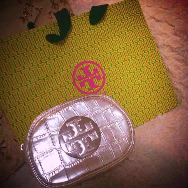 Tory Burch(トリーバーチ)のTORYBURCH 化粧ポーチ☆ レディースのファッション小物(ポーチ)の商品写真