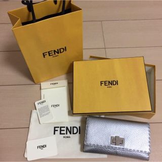 フェンディ(FENDI)の売り切り！FENDI セレリア 長財布 限定 シルバー フェンディ ピーカブー(財布)