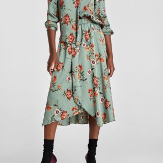 ザラ(ZARA)のZARA 完売☆ストレッチ入りプリント柄スカート X S(ひざ丈スカート)