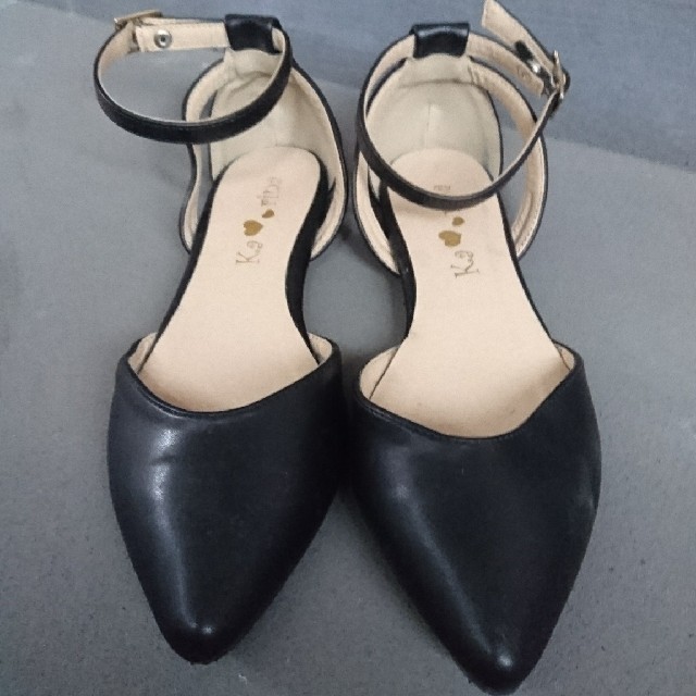ペタンコアンクルベルトパンプス maさま専用 レディースの靴/シューズ(ハイヒール/パンプス)の商品写真