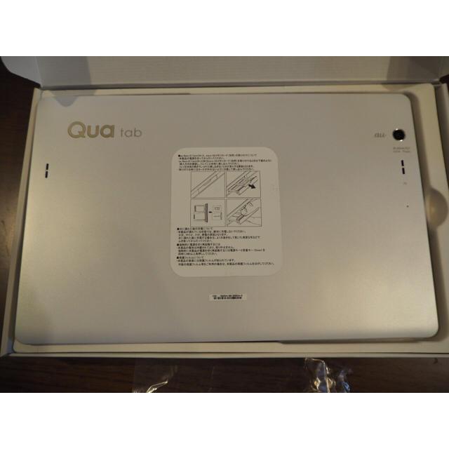 LG Electronics(エルジーエレクトロニクス)のQua tab PZ  LGT32SWA 未使用タブレット 充電器付き スマホ/家電/カメラのPC/タブレット(タブレット)の商品写真