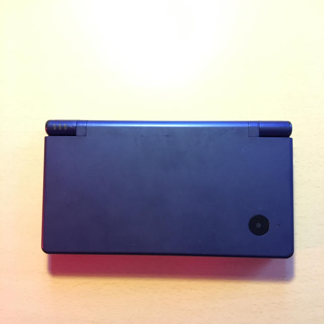 ニンテンドーDS(ニンテンドーDS)のDSi 本体 メタリックブルー タッチペン及び付属品なし エンタメ/ホビーのゲームソフト/ゲーム機本体(携帯用ゲーム機本体)の商品写真