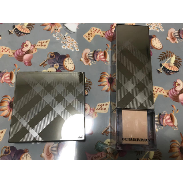 BURBERRY(バーバリー)のま様専用★バーバリー ファンデーション セット リキッド パウダー コスメ/美容のベースメイク/化粧品(ファンデーション)の商品写真