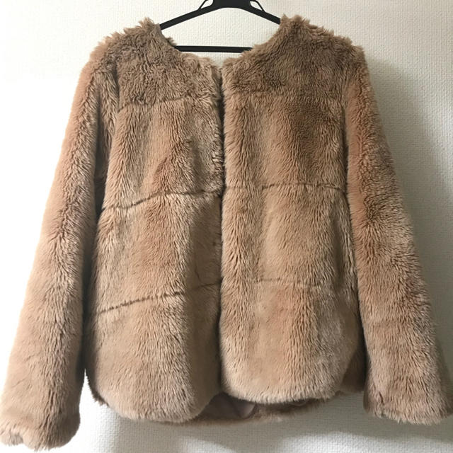 Bershka(ベルシュカ)のピンクベージュ ファーコート レディースのジャケット/アウター(毛皮/ファーコート)の商品写真