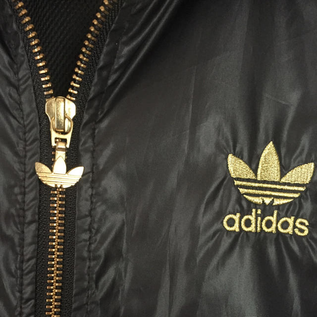 adidas(アディダス)のadidas adidas Originals BLACK / GOLD   メンズのジャケット/アウター(ナイロンジャケット)の商品写真