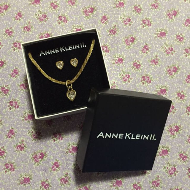ANNE KLEIN ANNE KLEIN Ⅱのネックレスとピアスのセットの通販 by みゆこ's shop｜アンクラインならラクマ