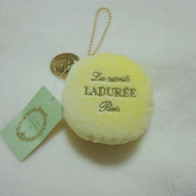 LADUREE(ラデュレ)のマカロンポーチ♡ レディースのファッション小物(ポーチ)の商品写真