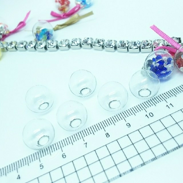 ガラスドーム 6個分のセット ネコくまうさぎキャップ ハンドメイドの素材/材料(各種パーツ)の商品写真
