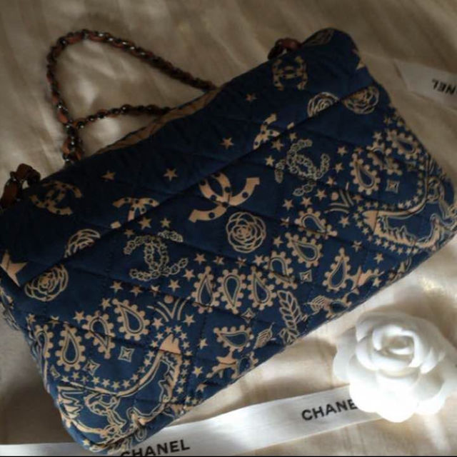 CHANEL(シャネル)の希少 シャネル ダラス バンダナ  マトラッセ チェーンショルダー 正規品  青 レディースのバッグ(ショルダーバッグ)の商品写真