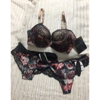 新品 アンブラANNEBRA ブラジャー&ノーマルショーツ&Tバック 半額(ブラ&ショーツセット)