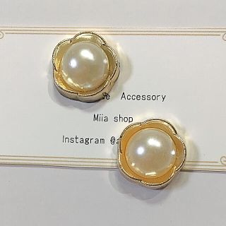 花 カボション ピアス(ピアス)