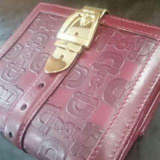 グッチ(Gucci)のGUCCI　財布　グッチ　二つ折り(財布)