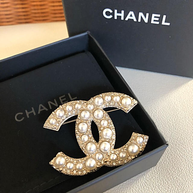 CHANEL(シャネル)のCHANEL ブローチ 横浜高島屋購入 レディースのアクセサリー(ブローチ/コサージュ)の商品写真