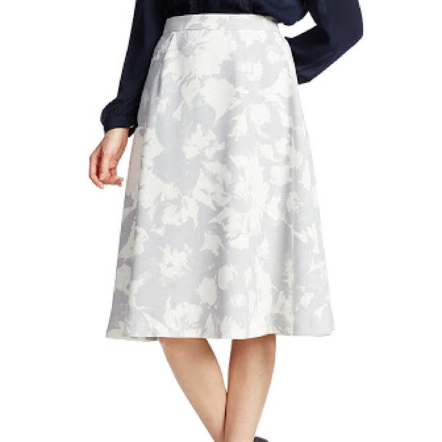 FRAY I.D(フレイアイディー)のFRAY I.D 美品フラワー柄スカート レディースのスカート(ひざ丈スカート)の商品写真